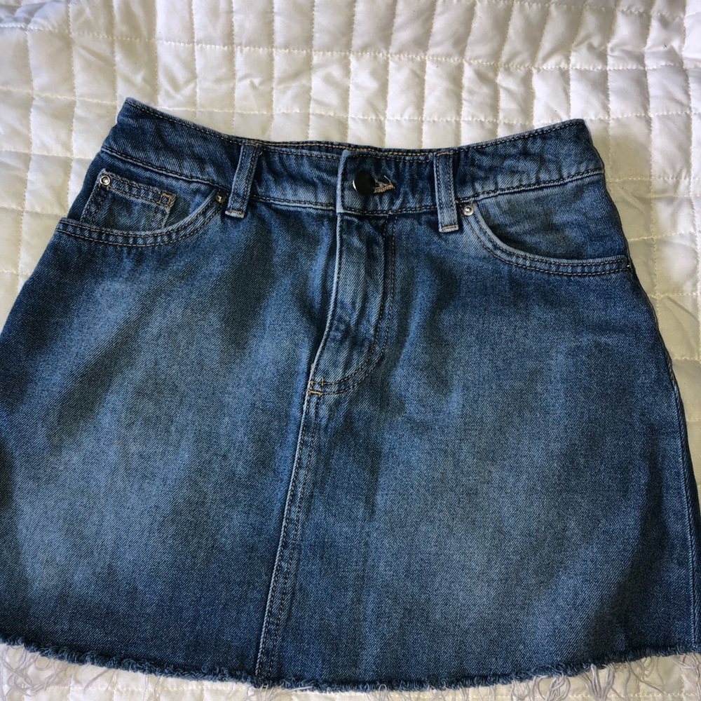 super cute denim skirt!!